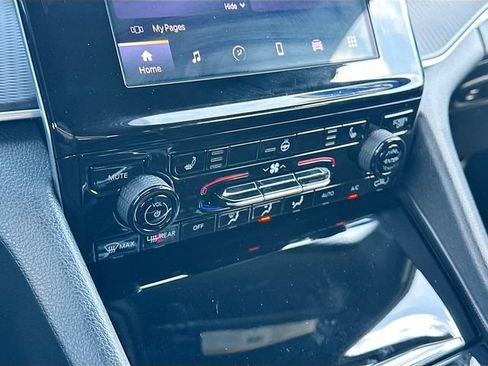 Used 2025 Jeep Grand Cherokee Altitude RWD image 16