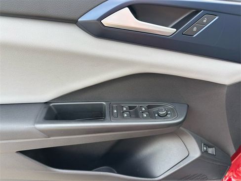 Used 2022 Volkswagen Taos SE image 25