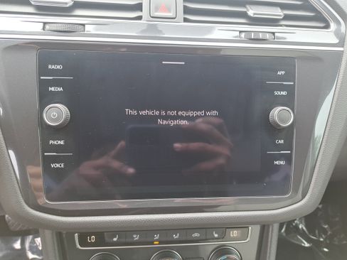 Used 2021 Volkswagen Tiguan SE FWD image 23