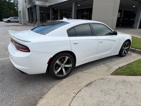 Used 2017 Dodge Charger SXT w/ Navigation & Travel Group RWD image 4