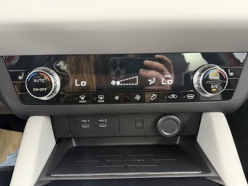 New 2025 Mitsubishi Outlander SE image 24