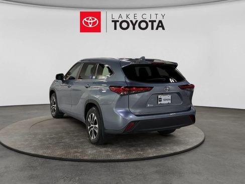 Used 2023 Toyota Highlander XLE FWD image 5