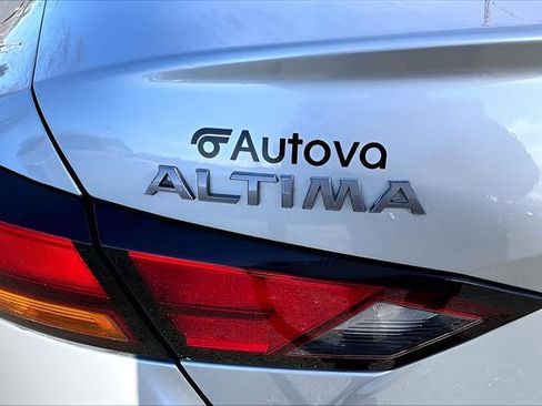 Used 2025 Nissan Altima 2.5 SV image 32