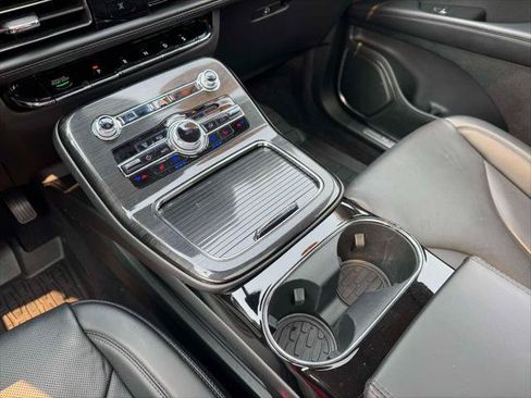 Used 2023 Lincoln Nautilus Reserve AWD/4WD image 33