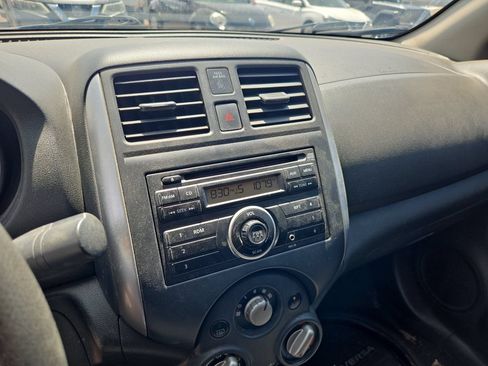 Used 2013 Nissan Versa SV FWD image 13
