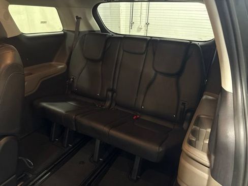 Used 2025 Kia Carnival FWD image 30