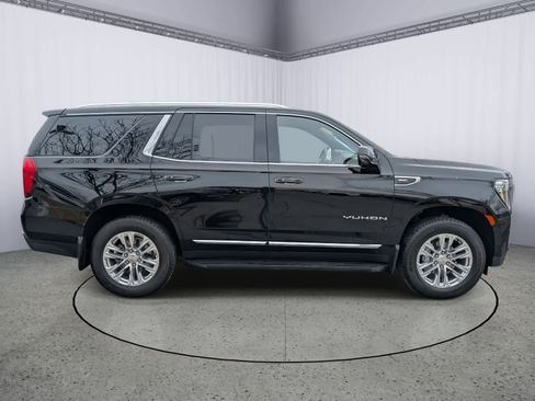 Certified 2024 GMC Yukon SLT w/ SLT Premium Package image 2