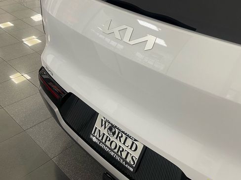 Used 2025 Kia EV9 Land w/ Towing Package image 19