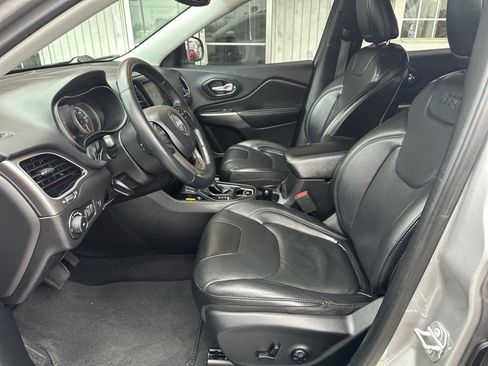 Used 2019 Jeep Cherokee Limited image 14