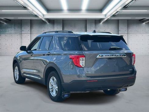 Used 2023 Ford Explorer XLT AWD/4WD image 5