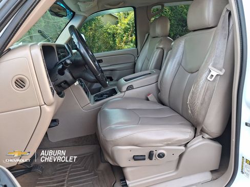 Used 2005 Chevrolet Silverado 2500 LT w/ Heavy-Duty Power Package AWD/4WD image 16