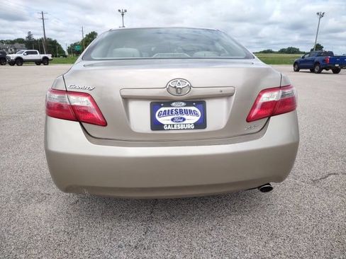 Used 2009 Toyota Camry FWD image 4