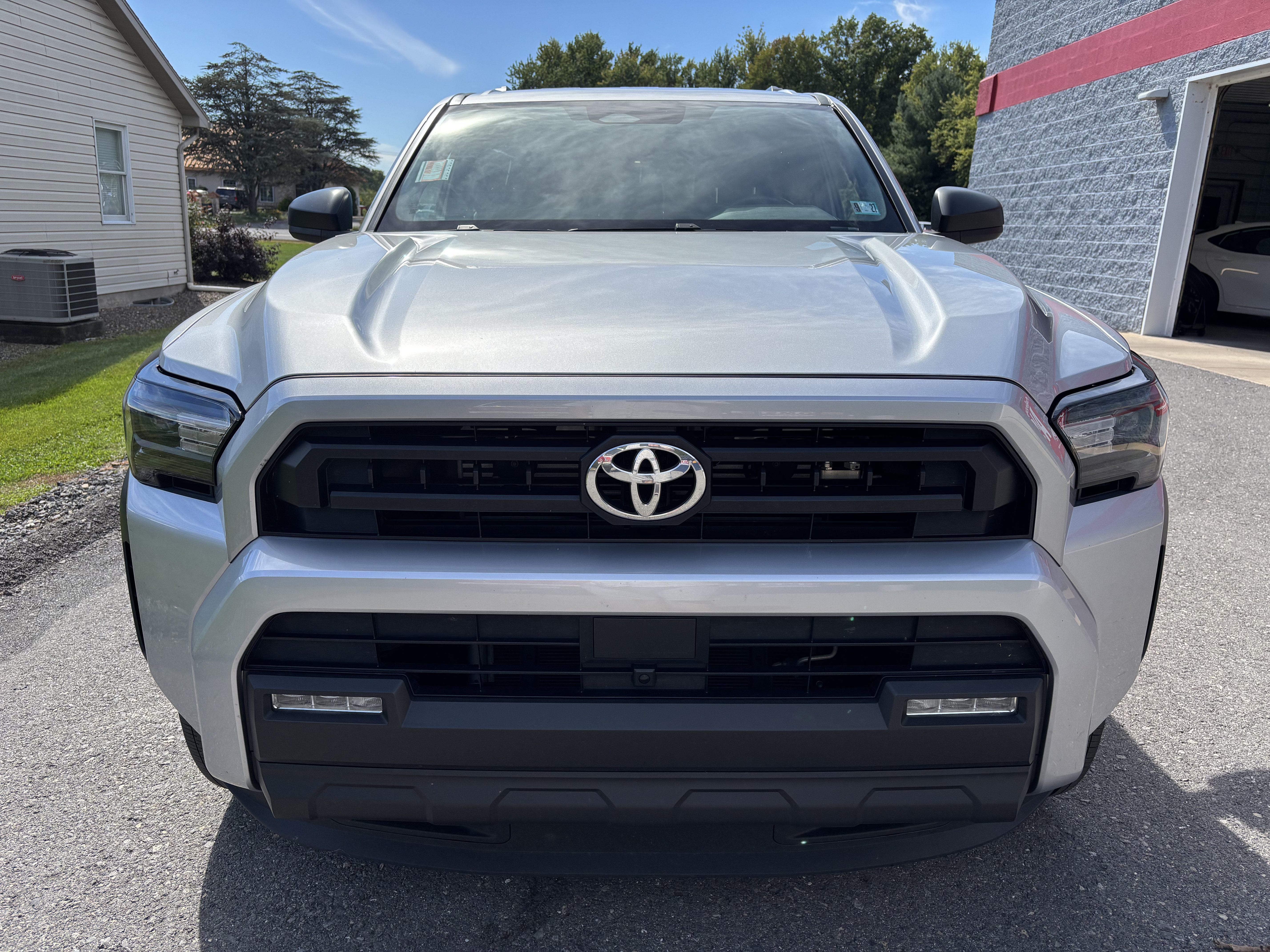 Used 2025 Toyota 4Runner SR5 AWD/4WD image 9