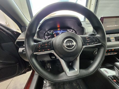 Used 2024 Nissan Altima 2.5 SV FWD image 35