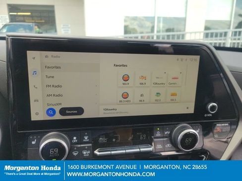 Used 2023 Toyota Highlander XLE FWD image 19