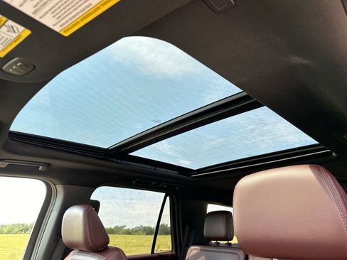 Used 2022 Ford Expedition Limited image 22