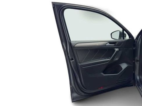 Used 2022 Volkswagen Tiguan SE image 10