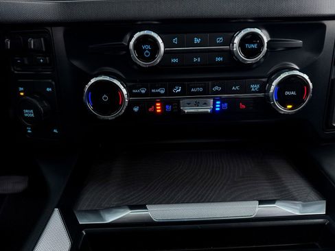 Used 2023 Ford F350 Platinum image 29