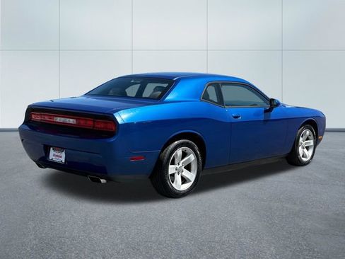 Used 2012 Dodge Challenger SXT RWD image 3