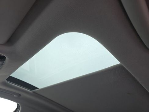 Used 2023 Kia Sportage SX image 2