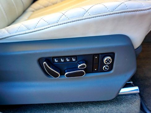 Used 2017 Bentley Bentayga W12 AWD image 40