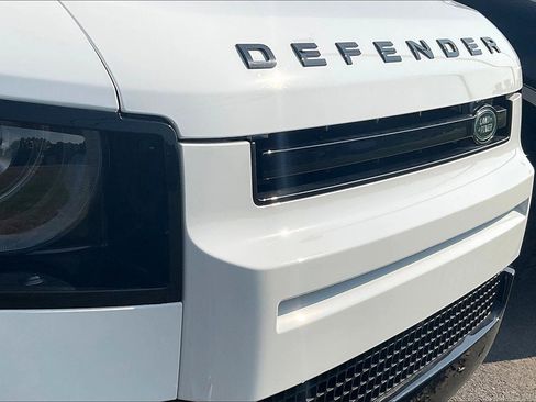 Used 2025 Land Rover Defender 110 V8 image 31