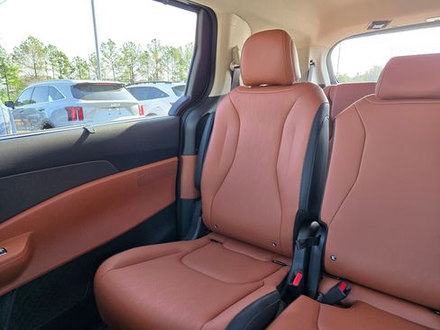 New 2026 Kia Carnival EX image 12