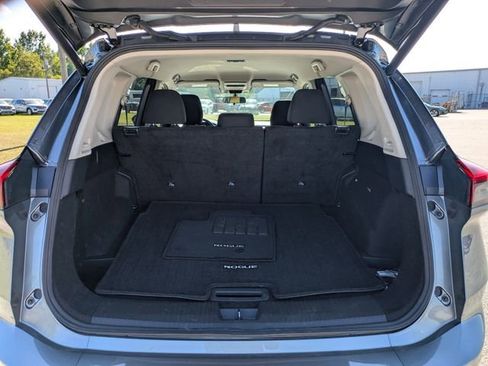 Used 2025 Nissan Rogue SV FWD image 29
