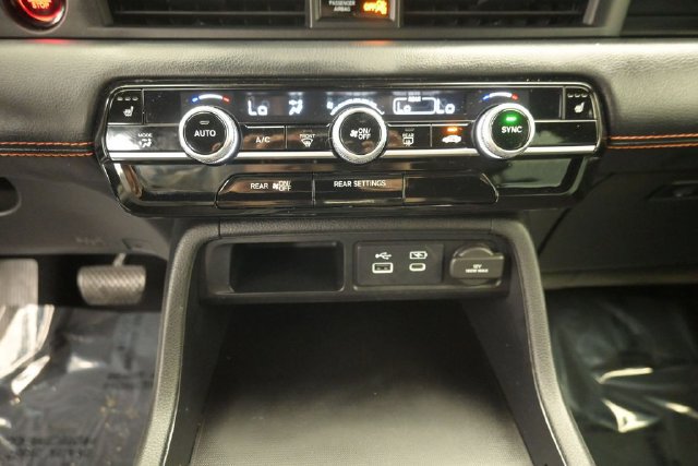Certified 2025 Honda Pilot Sport image 18