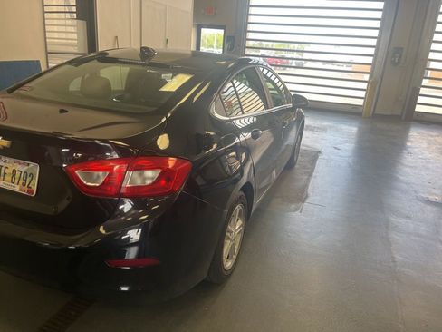 Used 2017 Chevrolet Cruze LT FWD image 10