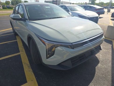 Used 2025 Kia K4 FWD image 1