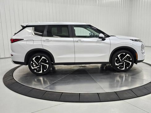 Used 2024 Mitsubishi Outlander SE AWD/4WD image 6