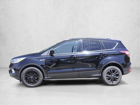 Used 2017 Ford Escape SE w/ Equipment Group 201A AWD/4WD image 8