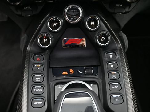 Used 2023 Aston Martin V8 Vantage Coupe RWD image 16