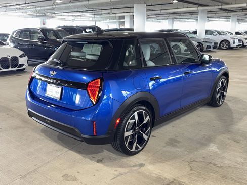 Used 2025 MINI Cooper 4-Door Hardtop FWD image 8
