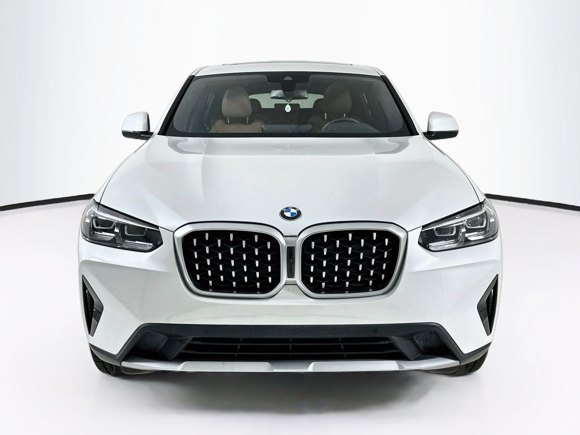 Used 2024 BMW X4 xDrive30i w/ Premium Package AWD/4WD image 2