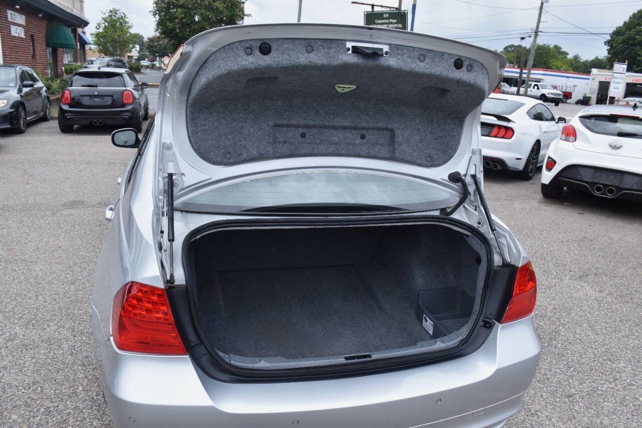 Used 2010 BMW 328i Sedan RWD image 22