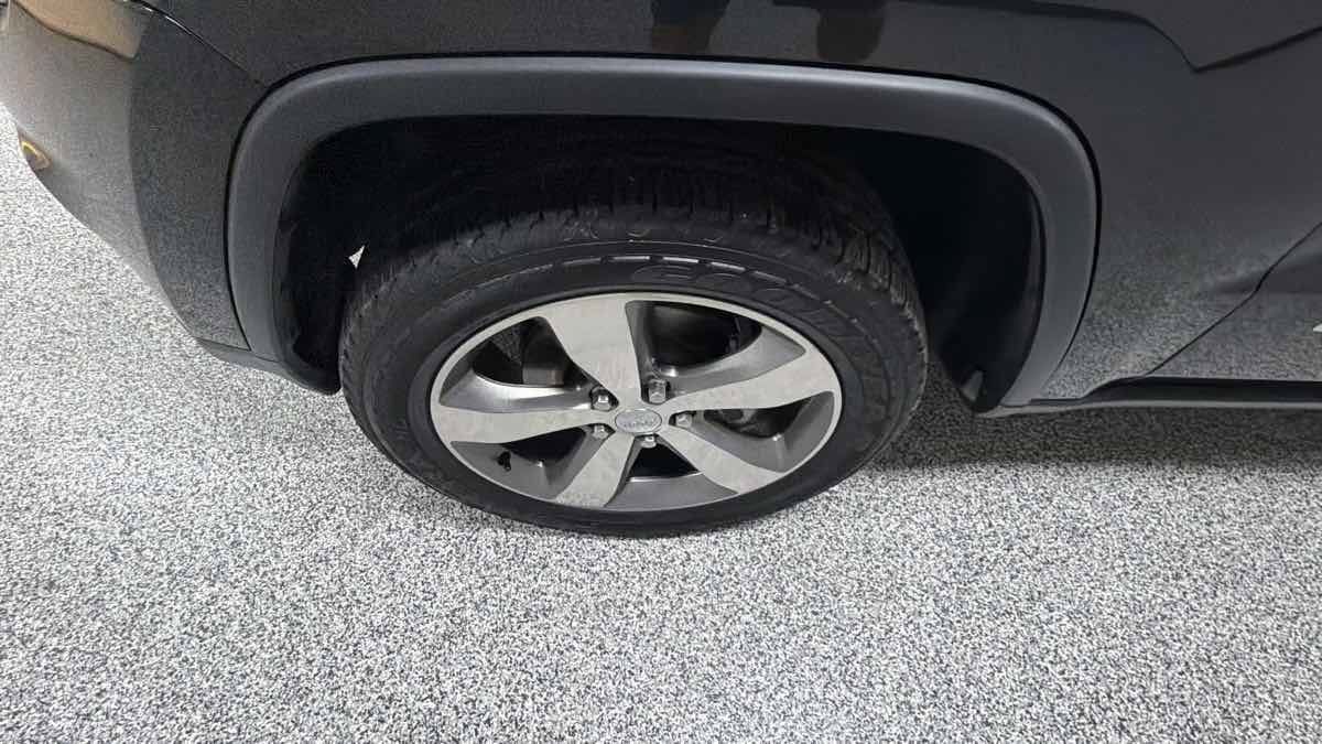 Used 2016 Jeep Grand Cherokee Limited w/ Trailer Tow Group IV AWD/4WD image 38