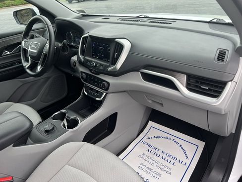 Used 2024 GMC Terrain SLE image 8