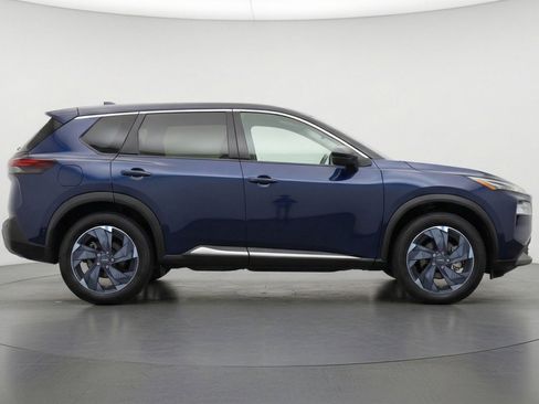 Used 2025 Nissan Rogue SV FWD image 11