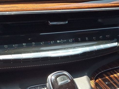 Used 2021 Cadillac Escalade ESV Premium Luxury w/ LPO, Radiant Package AWD/4WD image 16