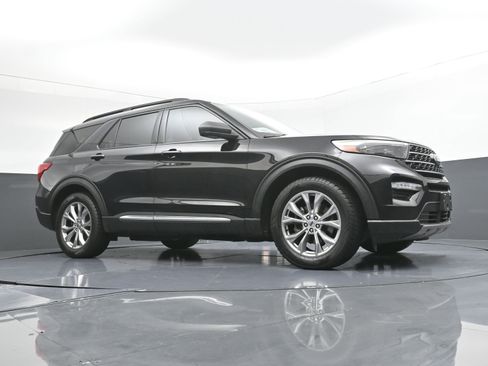 Used 2021 Ford Explorer XLT w/ Equipment Group 202A RWD image 26