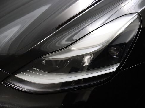 Used 2023 Tesla Model Y Performance image 14