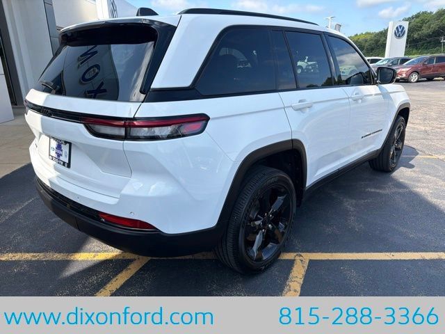Used 2024 Jeep Grand Cherokee Altitude AWD/4WD image 8