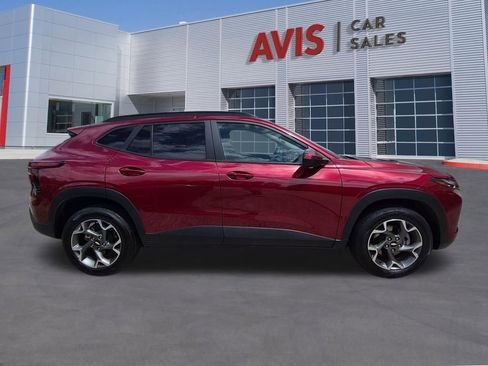 Used 2025 Chevrolet Trax LT w/ LT Convenience Package FWD image 5