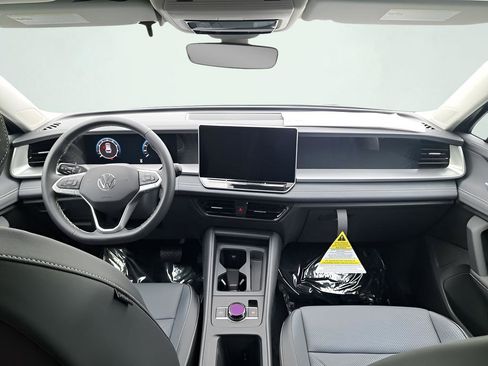 New 2025 Volkswagen Tiguan SE FWD image 19