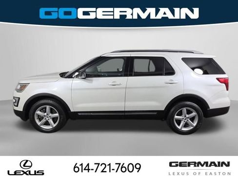 Used 2017 Ford Explorer XLT w/ Equipment Group 202A AWD/4WD image 12