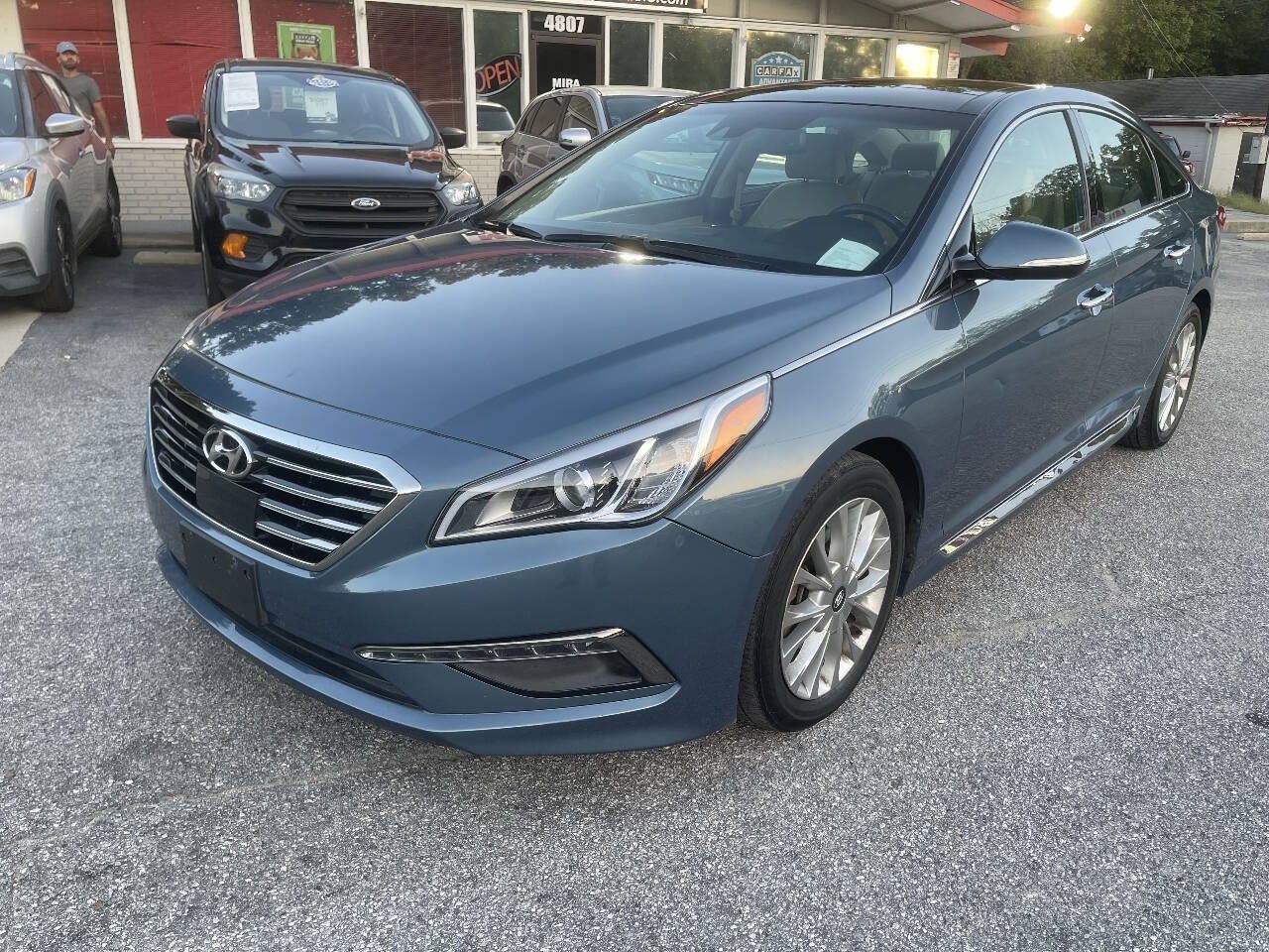 Used 2015 Hyundai Sonata Limited w/ Option Group 06 FWD image 3
