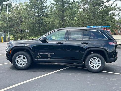 New 2025 Jeep Grand Cherokee Laredo w/ Luxury Tech Group I image 3