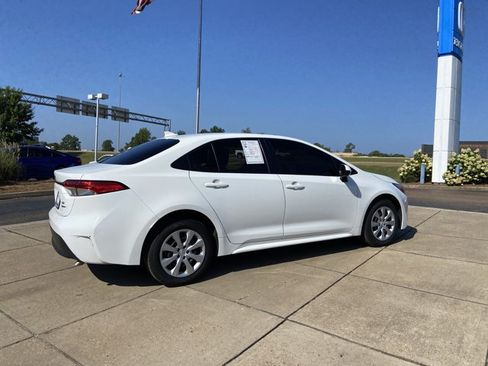 Used 2025 Toyota Corolla LE FWD image 15
